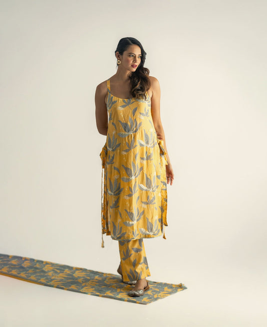 Kyra Tie Knot Straight Kurta