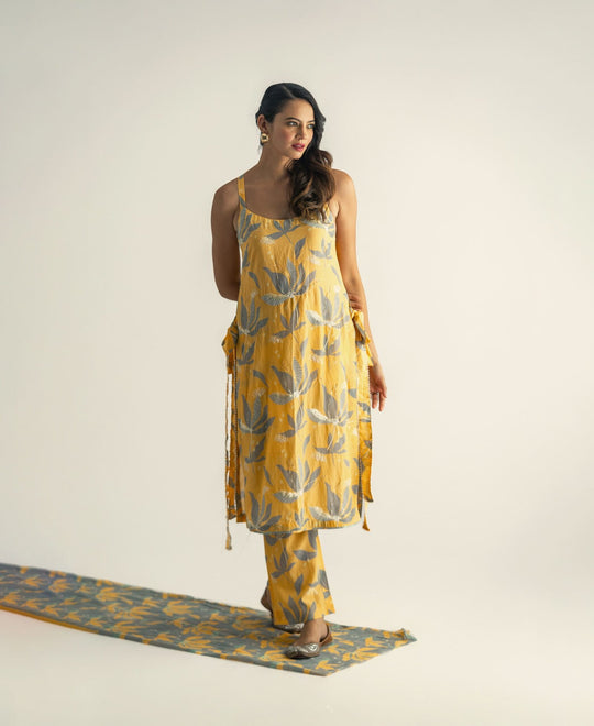 Kyra Tie Knot Straight Kurta